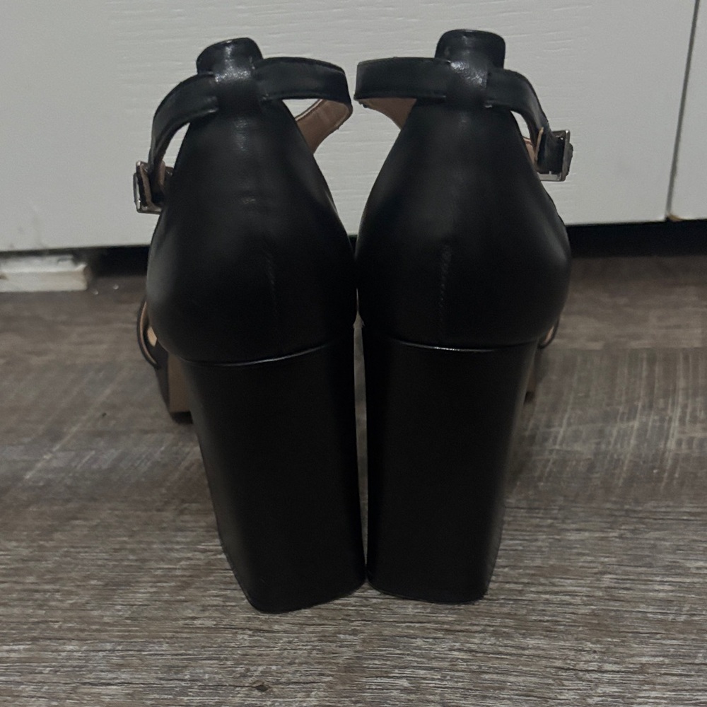 Elegant Tan and Black Women's Heels - Picture 8 of 9